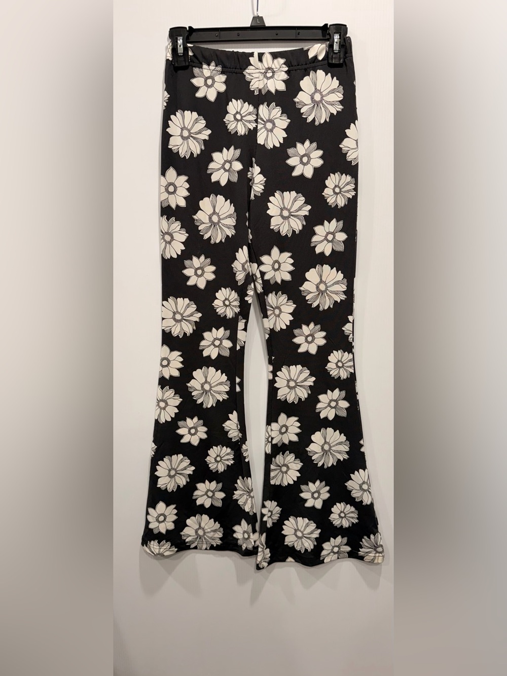 Billabong Women’s Black/White Floral Boho Pull-On Flare Pants